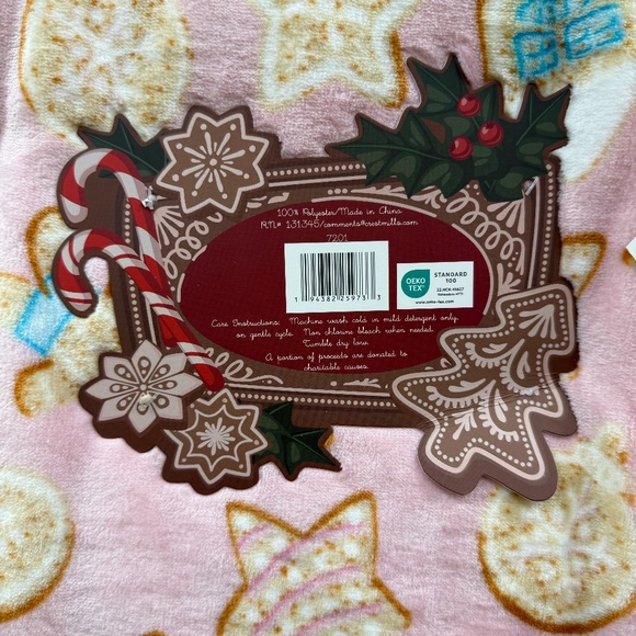 North Pole Cookie Co Gingerbread Sugar Cookie Oversized Christmas Throw Blanket - Picture 5 of 5